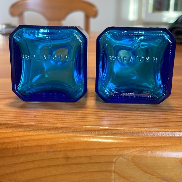 RARE! Wheaton NJ Daniel Webster Recorder Blue Glass Inkwell Bottles (pair of 2) - Picture 6 of 8